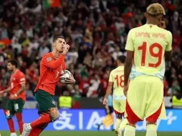 开元app官方 -包含C罗回归赛场，高光表现首场状态亮眼，巴黎圣日耳曼观众沸腾！的词条